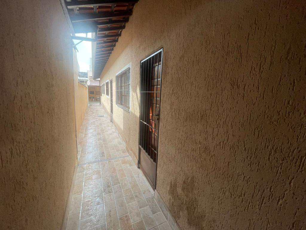 Casa em Praia Grande, no bairro Mirim