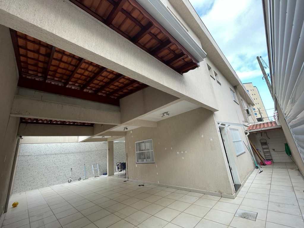Sobrado em Praia Grande, no bairro Tupi