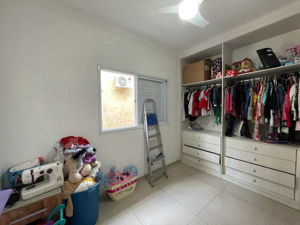 Sobrado em Praia Grande, no bairro Tupi