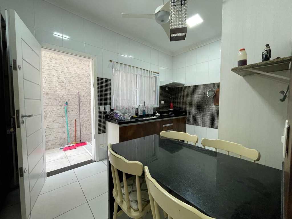 Sobrado em Praia Grande, no bairro Tupi