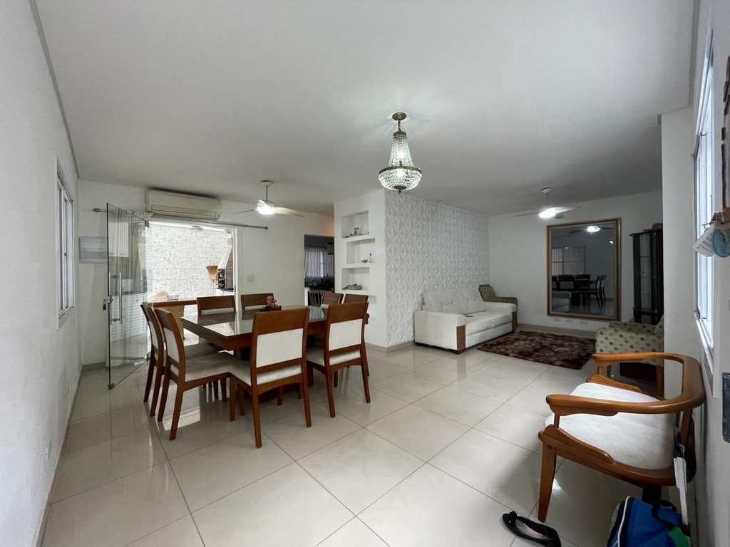 Sobrado em Praia Grande, no bairro Tupi