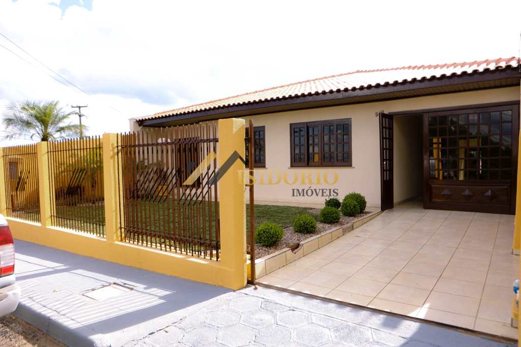 Casa em Campo Largo, no bairro Vila Delurdes