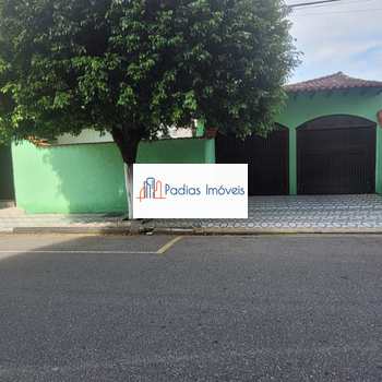Sobrado em Mongaguá, bairro Centro
