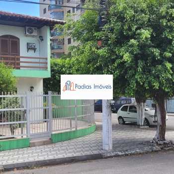 Sobrado em Mongaguá, bairro Centro