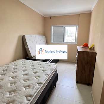 Apartamento em Mongaguá, bairro Centro