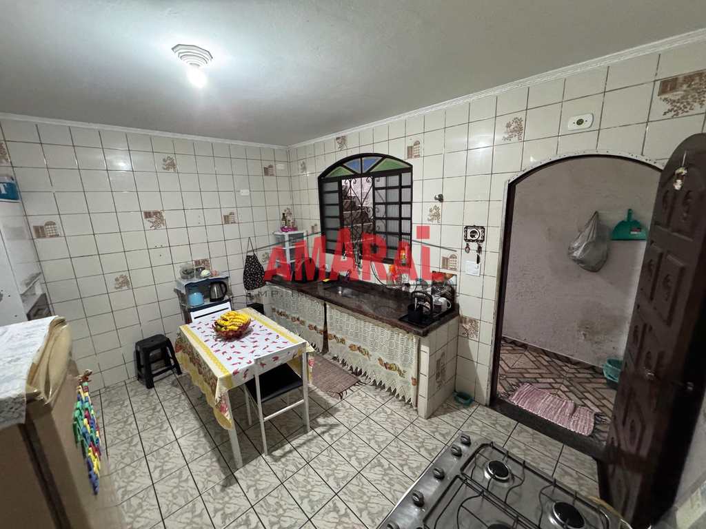 Sobrado em São Paulo, no bairro Cidade Satélite Santa Bárbara