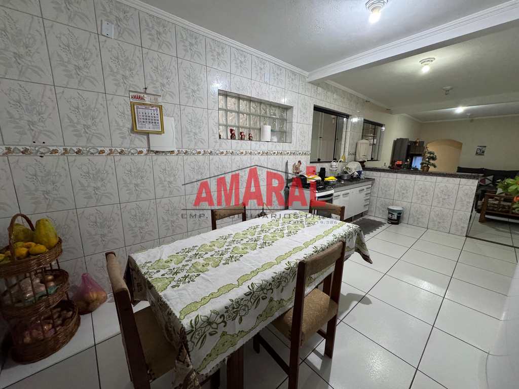 Sobrado em São Paulo, no bairro Cidade Satélite Santa Bárbara