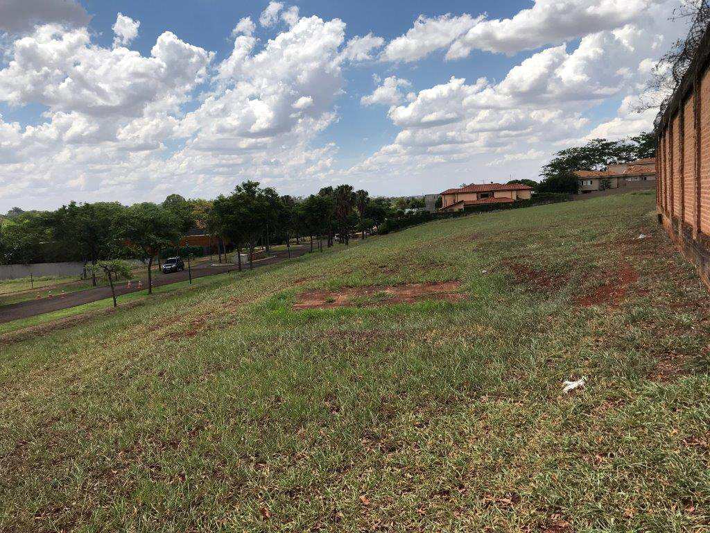 Terreno de Condomínio em Ribeirão Preto, no bairro Vila do Golf