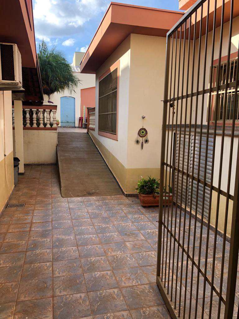 Casa em Ribeirão Preto, no bairro Jardim São Luiz