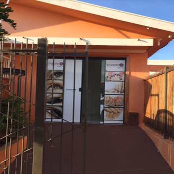 Casa em Santa Cruz do Rio Pardo, bairro Vila Santa Aureliana