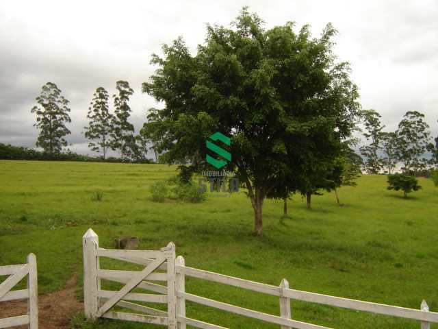 Sítio em Guararema, no bairro Cerejeiras