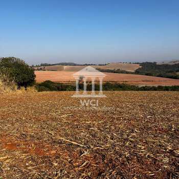 Fazenda em Pouso Alegre, bairro Área Rural de Pouso Alegre