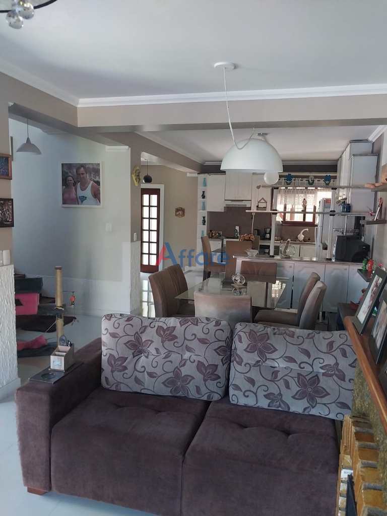 Casa em Caxias do Sul, no bairro Arco Baleno