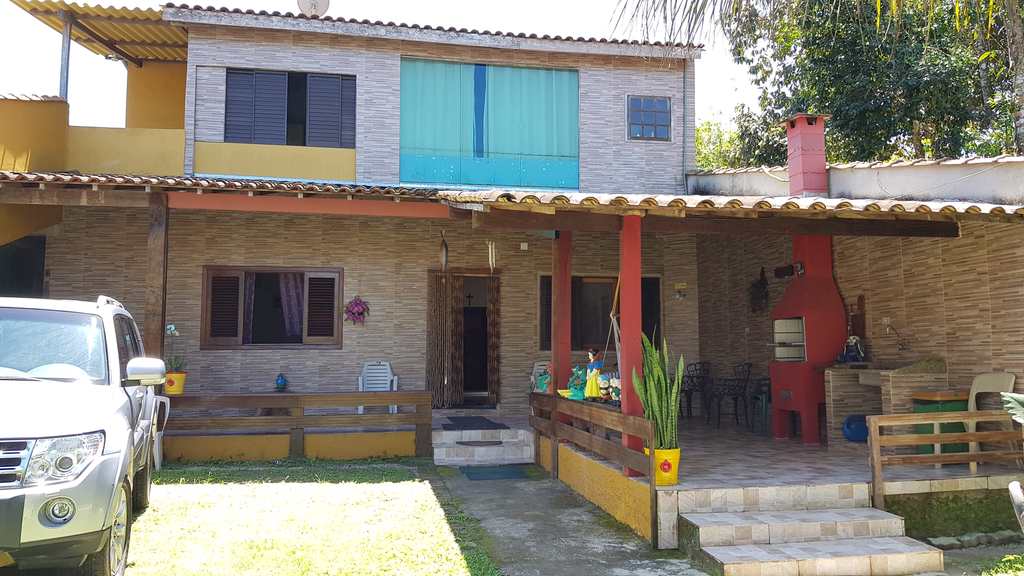 Casa em Ubatuba, no bairro Ubatumirim
