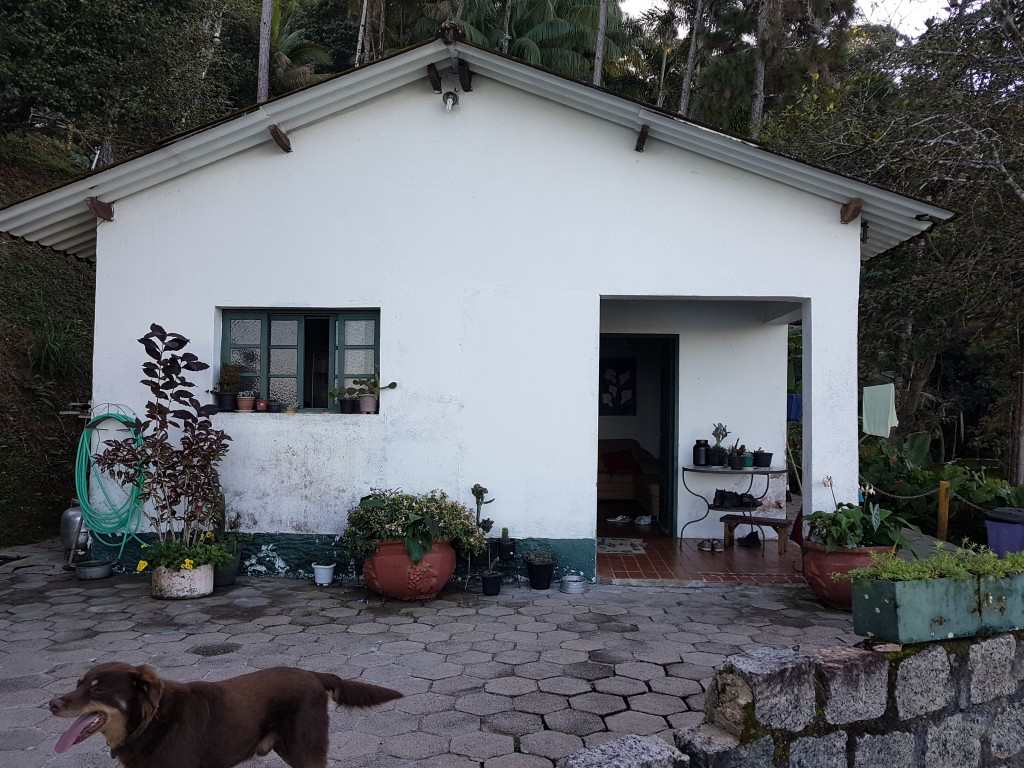 Casa em Ubatuba, no bairro Saco da Ribeira