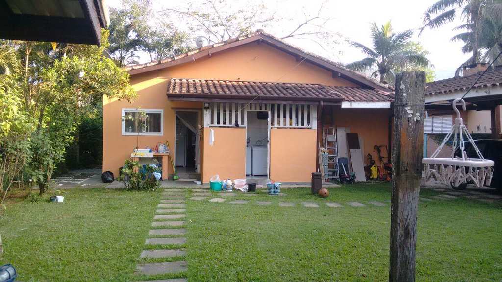 Casa em Ubatuba, no bairro Horto Florestal