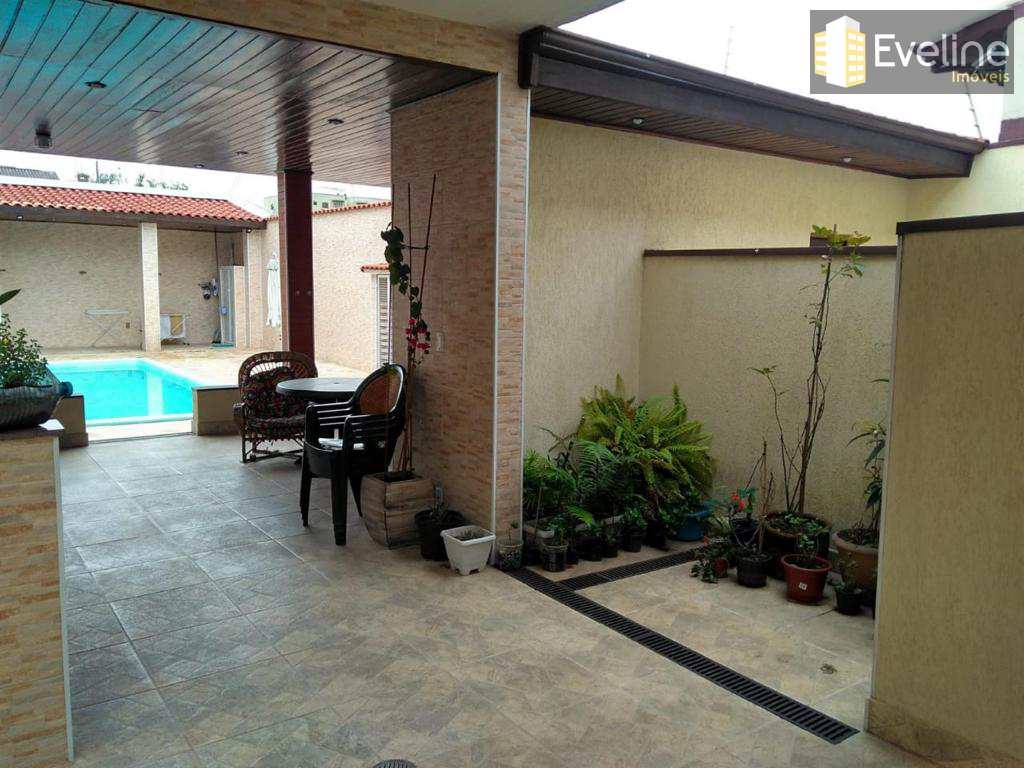 Sobrado em Mogi das Cruzes, no bairro Vila Suissa