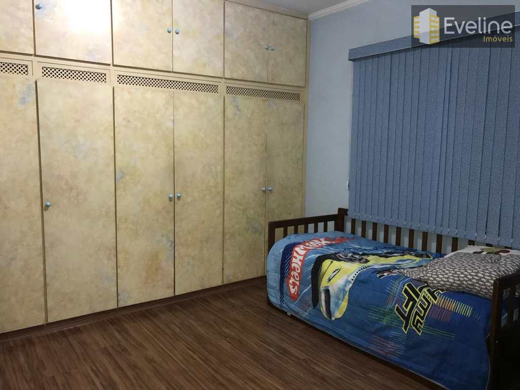 Casa em Mogi das Cruzes, no bairro Vila Oliveira