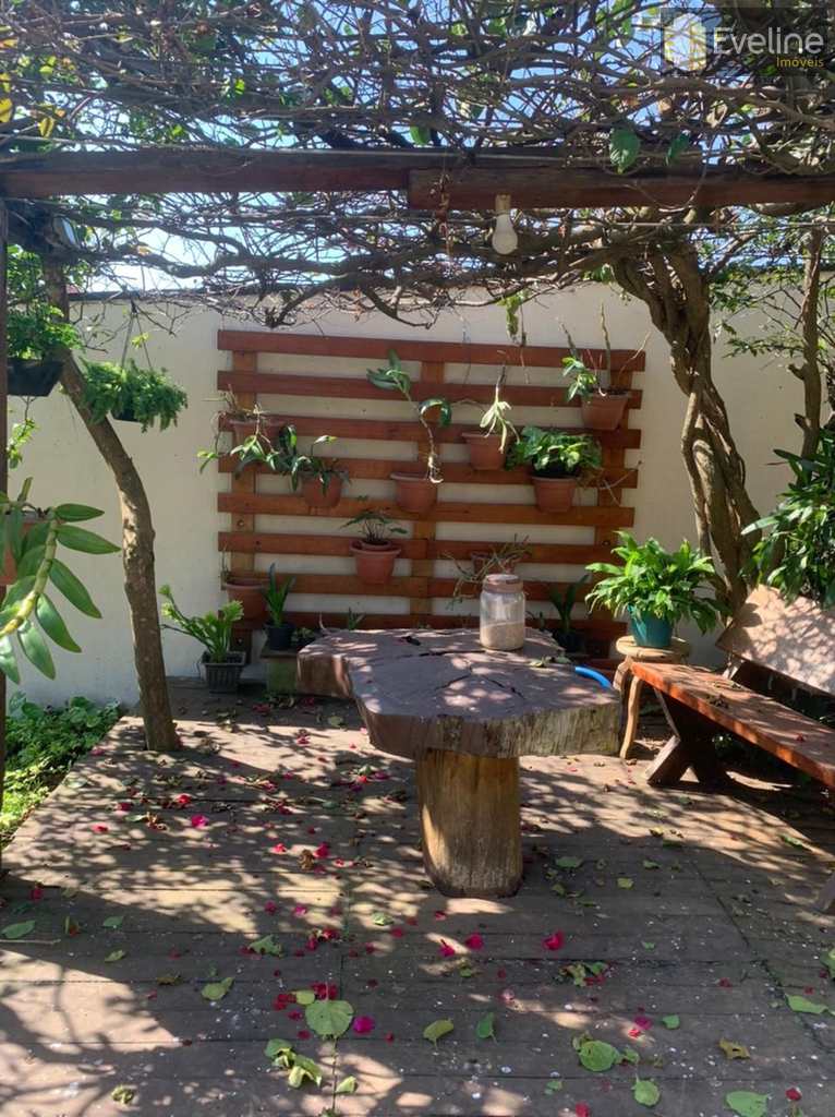 Casa em Mogi das Cruzes, no bairro Vila Suissa