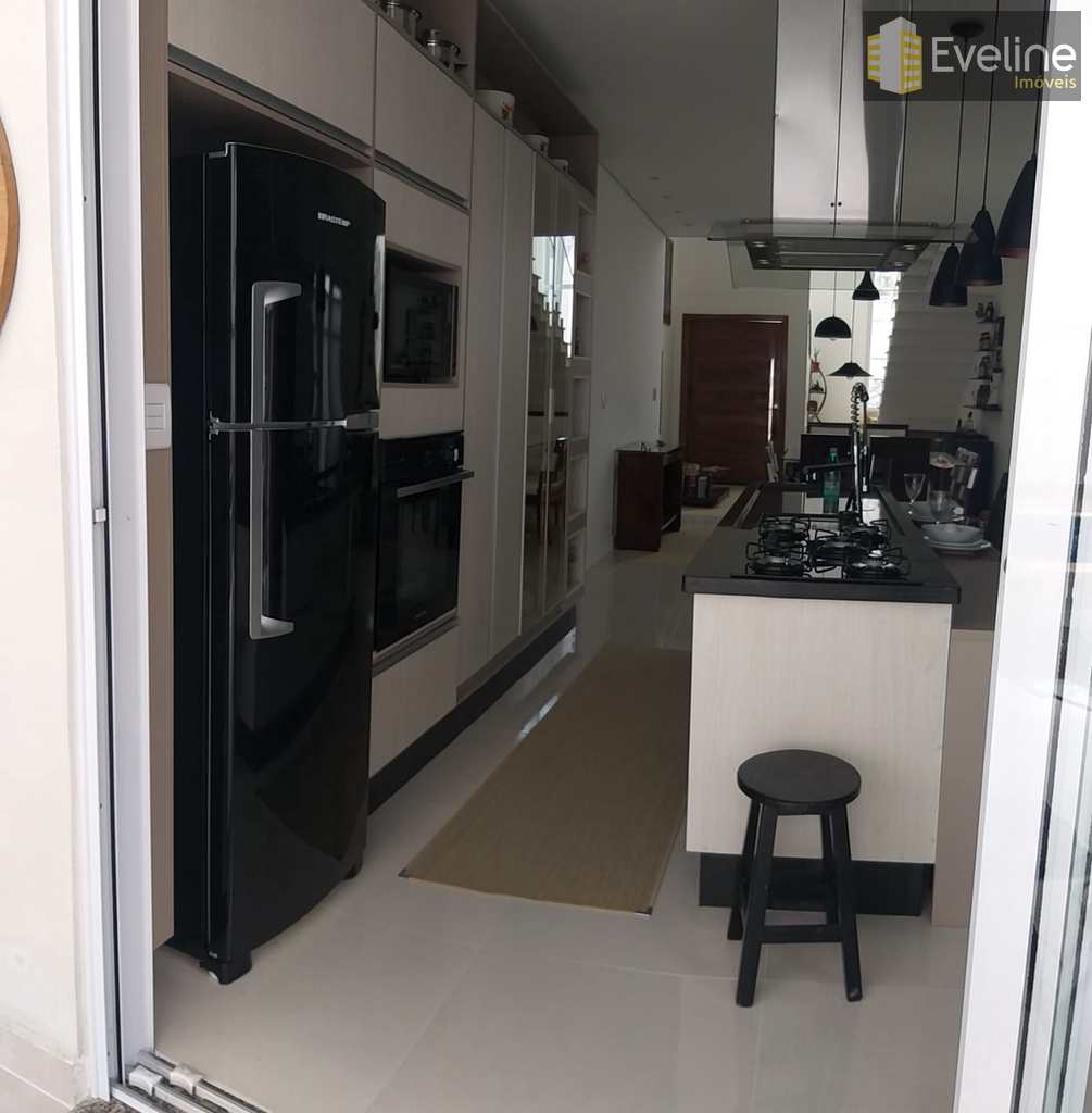 Casa de Condomínio em Mogi das Cruzes, no bairro Cézar de Souza