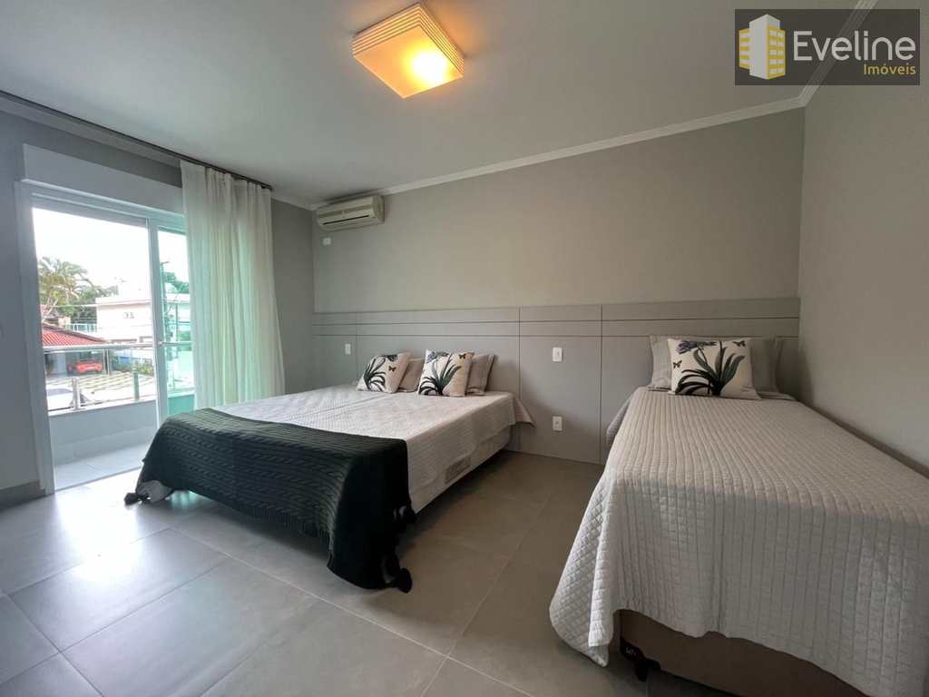 Casa em Bertioga, no bairro Riviera