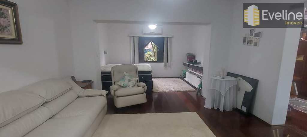 Casa em Mogi das Cruzes, no bairro Vila Suissa