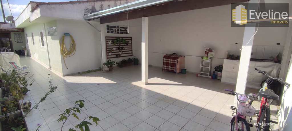 Casa em Mogi das Cruzes, no bairro Vila Oliveira