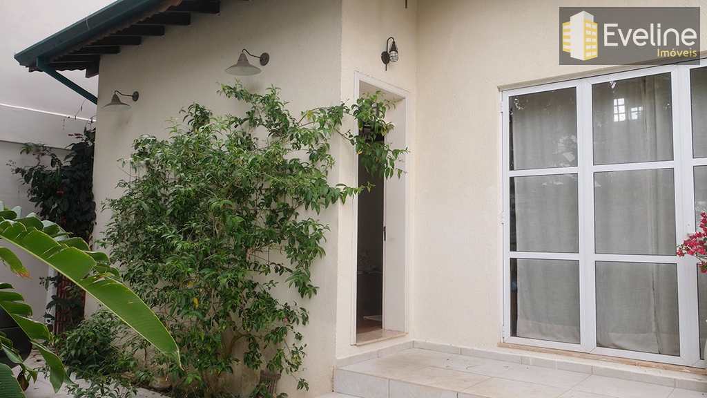 Casa em Mogi das Cruzes, no bairro Vila Oliveira