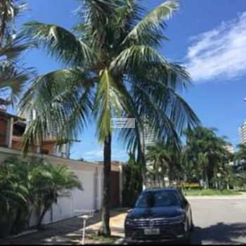 Sobrado em Praia Grande, bairro Canto do Forte