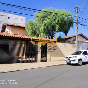 Casa em São Carlos, bairro Jardim Brasil