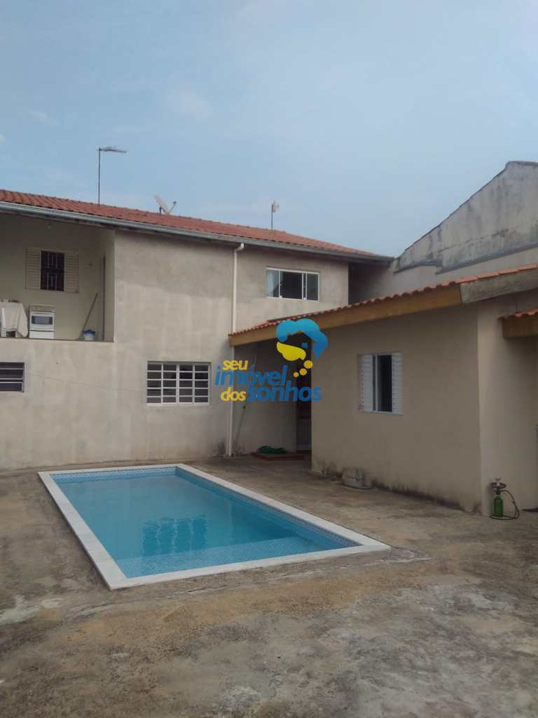 Casa em Bragança Paulista, no bairro Jardim Iguatemi