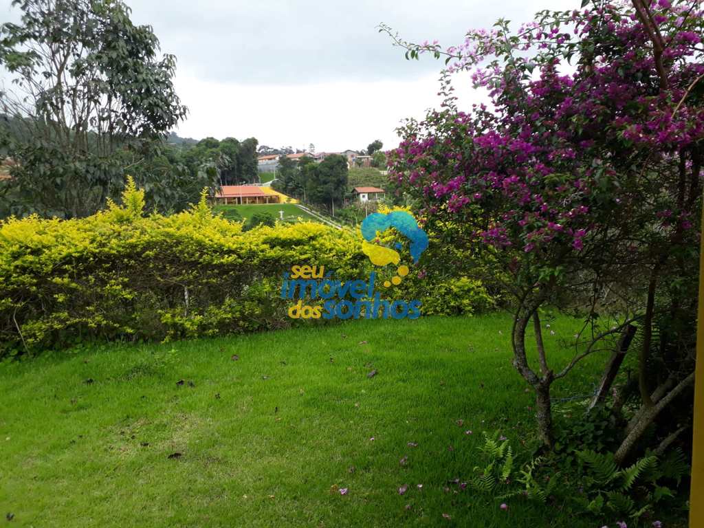 Sítio em Pedra Bela, no bairro Centro