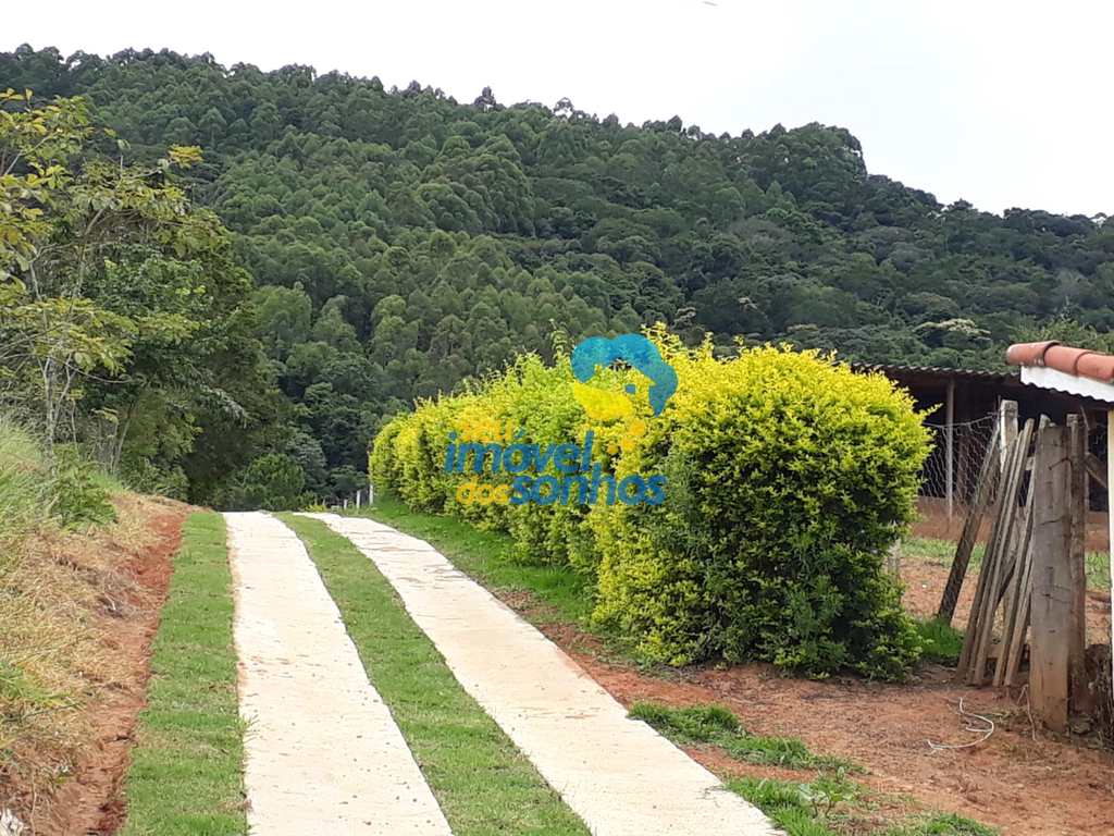 Sítio em Pedra Bela, no bairro Centro