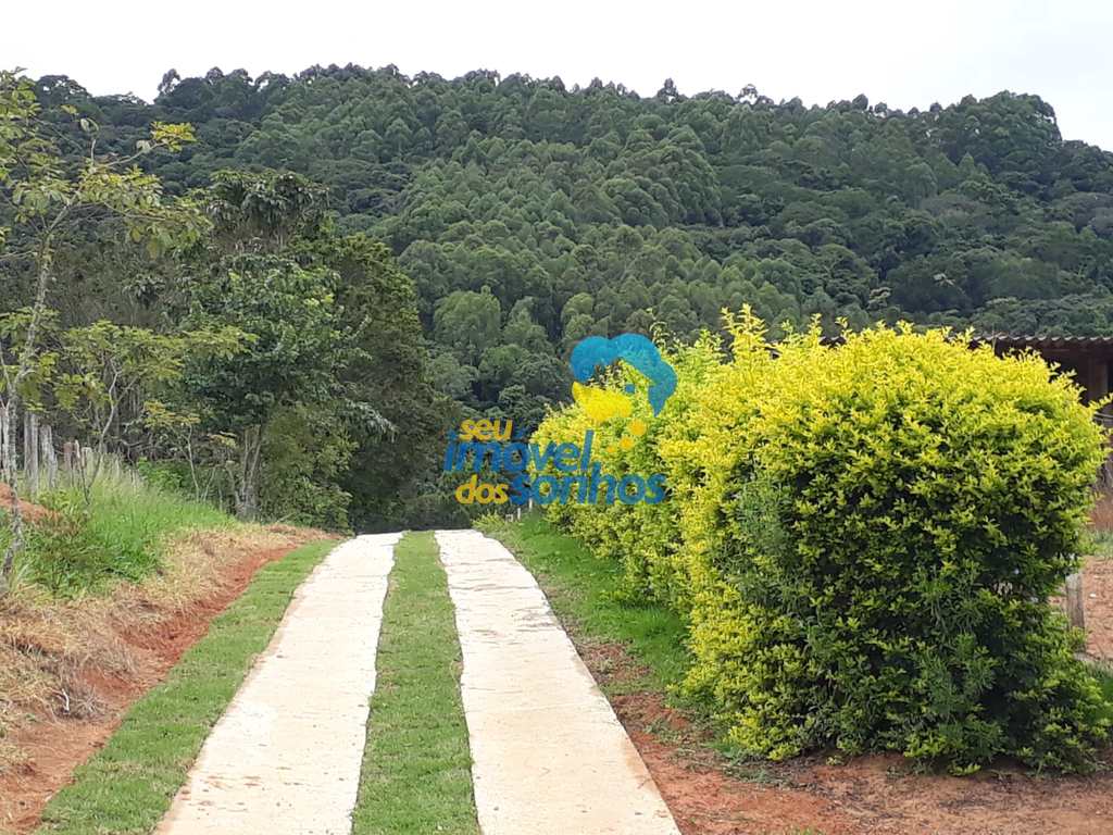 Sítio em Pedra Bela, no bairro Centro