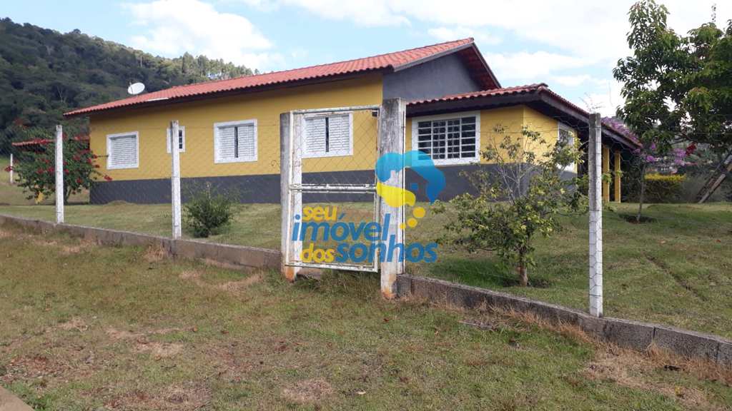 Sítio em Pedra Bela, no bairro Centro