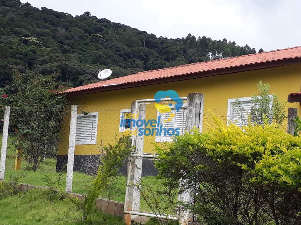 Sítio em Pedra Bela, no bairro Centro