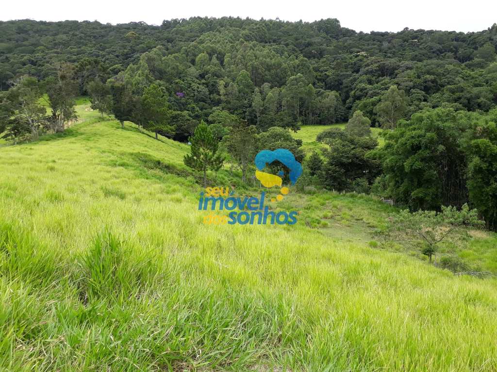 Sítio em Pedra Bela, no bairro Centro