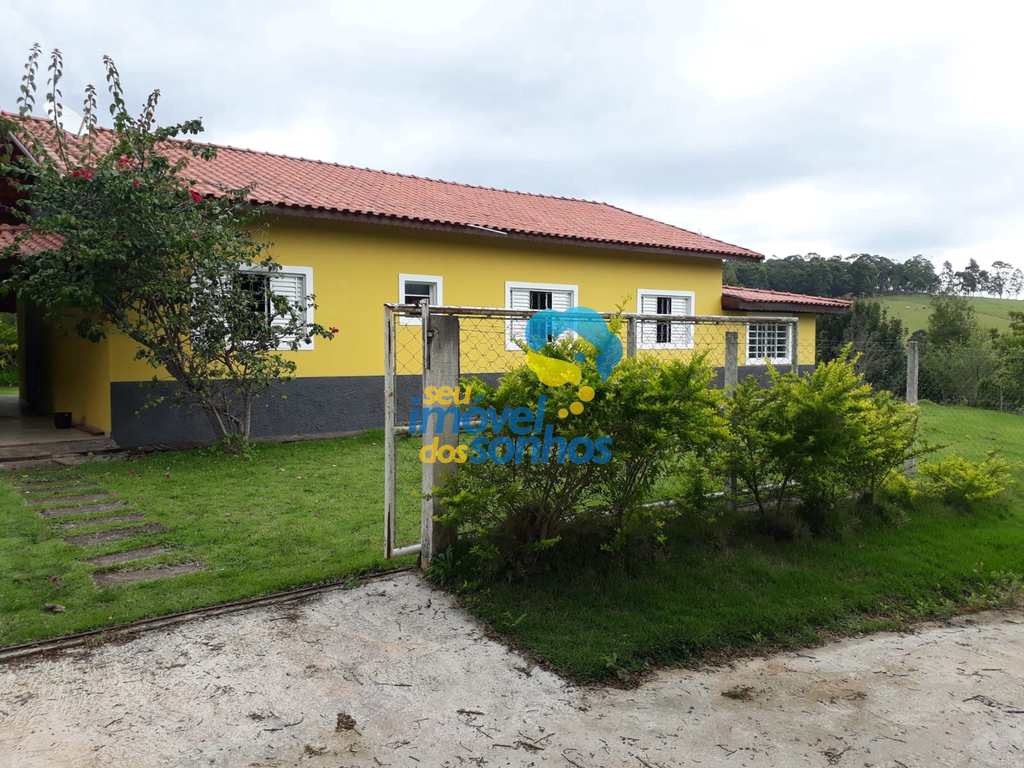 Sítio em Pedra Bela, no bairro Centro