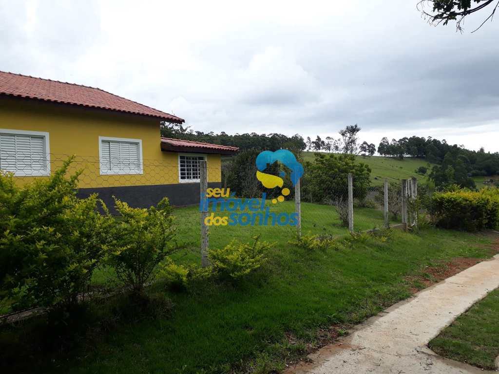 Sítio em Pedra Bela, no bairro Centro