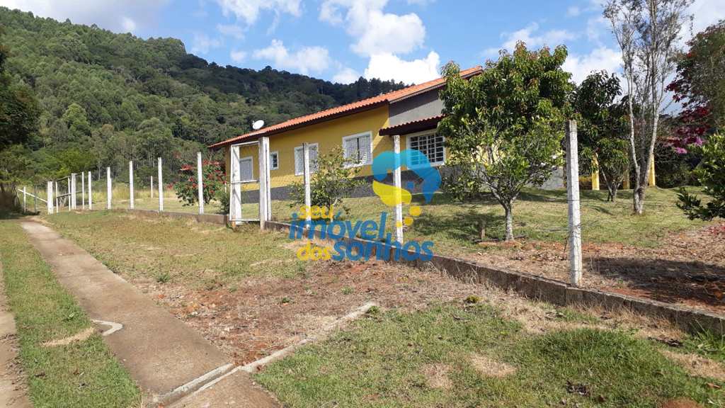 Sítio em Pedra Bela, no bairro Centro