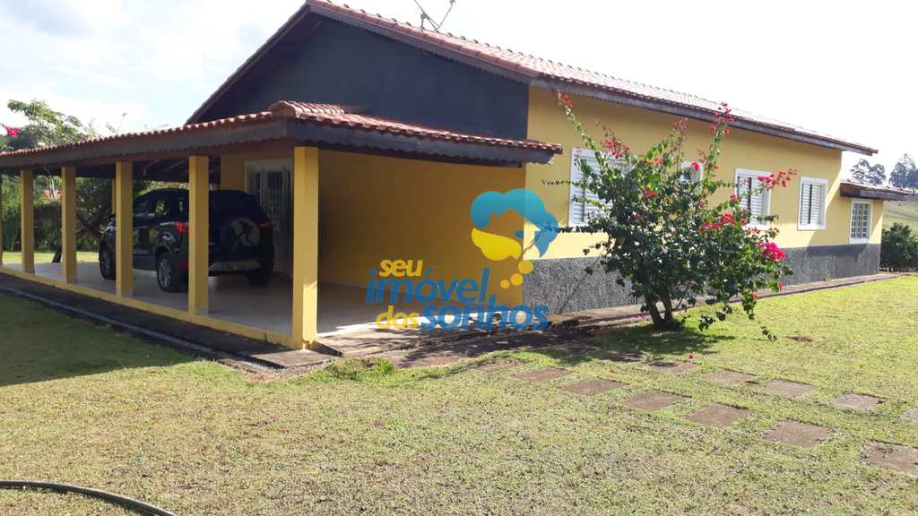 Sítio em Pedra Bela, no bairro Centro