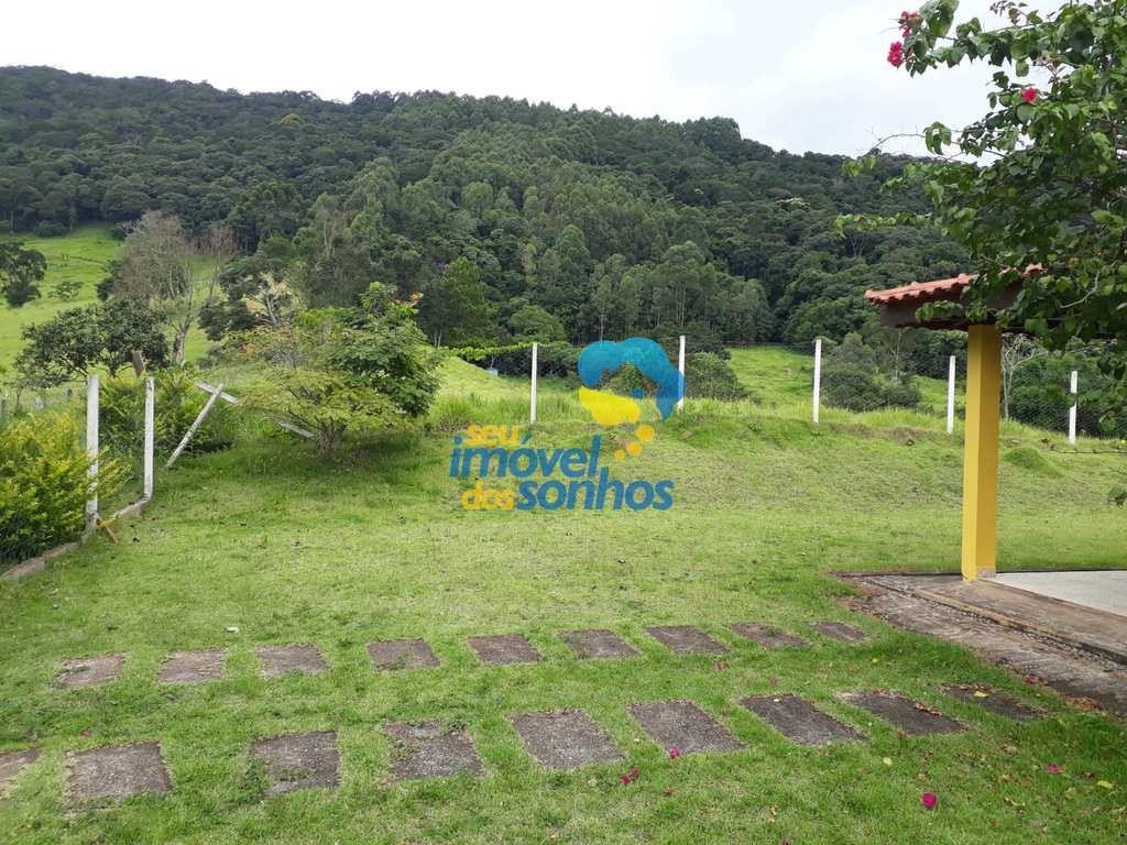 Sítio em Pedra Bela, no bairro Centro