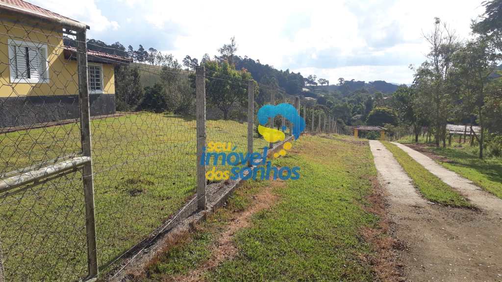 Sítio em Pedra Bela, no bairro Centro