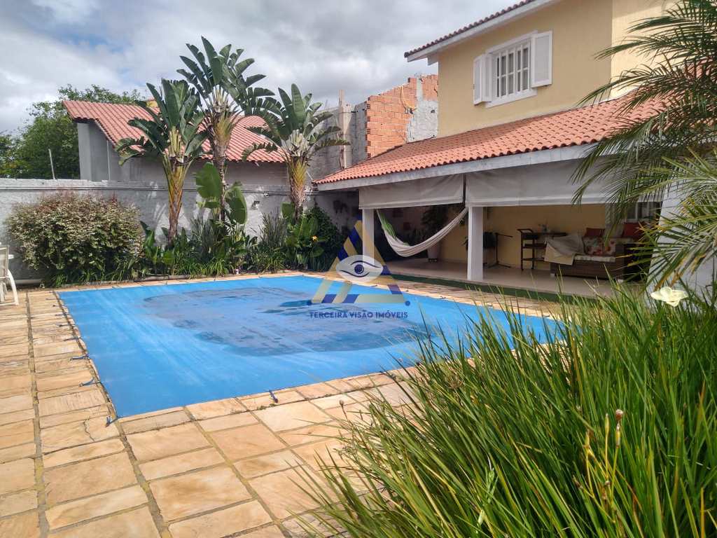 Casa em Mogi das Cruzes, no bairro Vila Suissa