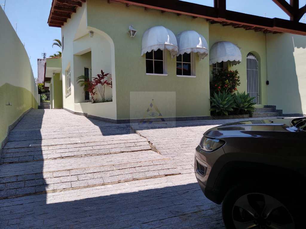 Casa em Mogi das Cruzes, no bairro Vila Oliveira