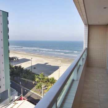 Apartamento em Praia Grande, bairro Maracanã