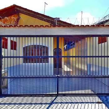Casa em Praia Grande, bairro Maracanã