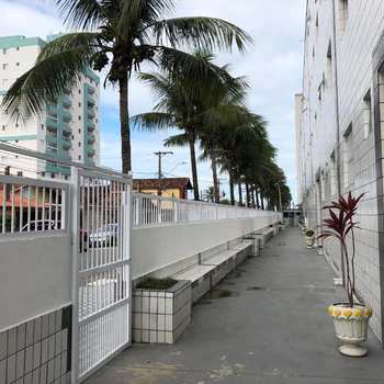 Kitnet em Praia Grande, bairro Mirim