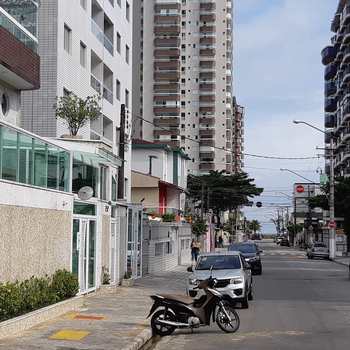 Apartamento em Praia Grande, bairro Guilhermina