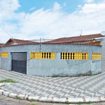 Casa em Praia Grande, bairro Maracanã